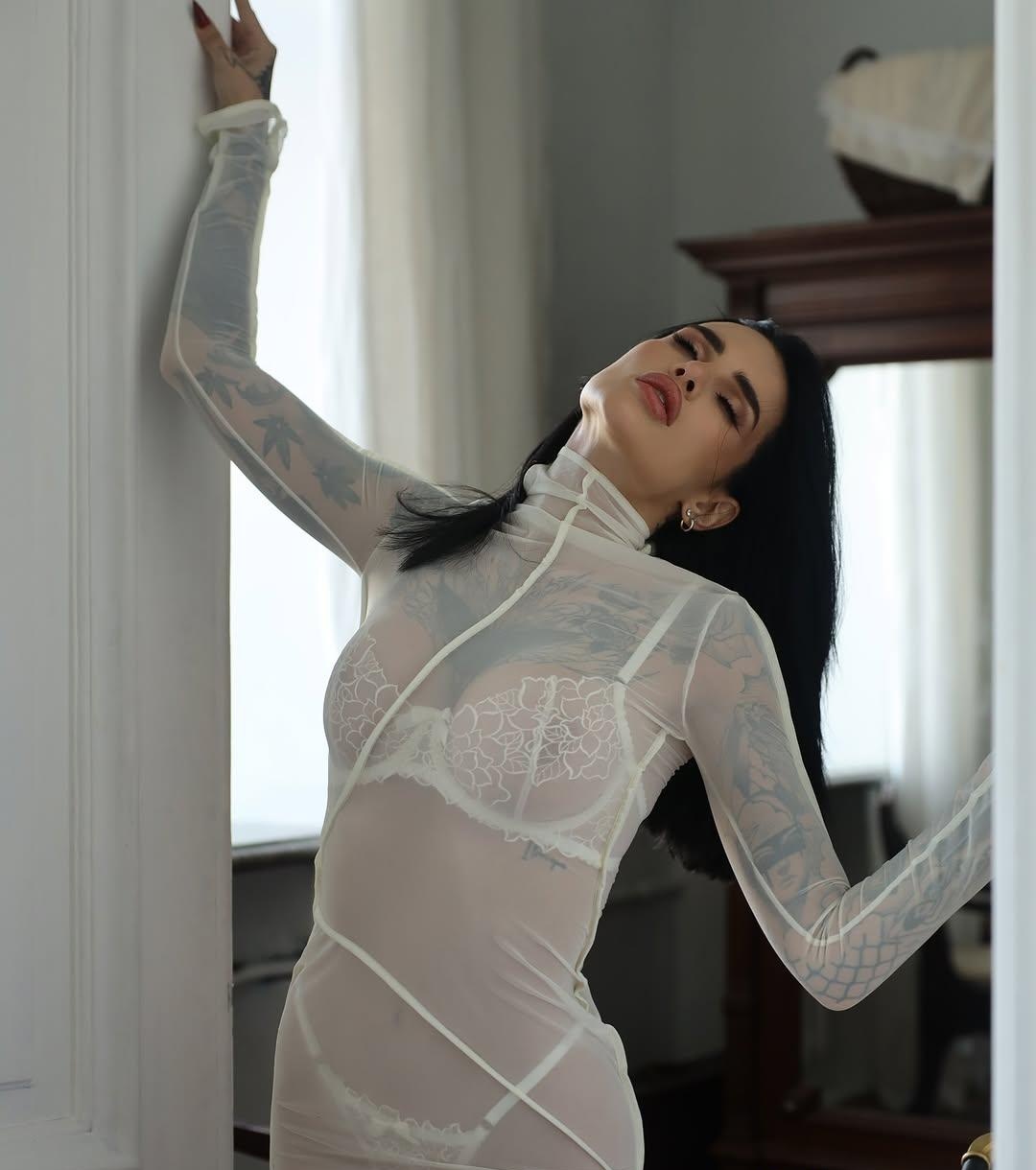 Ева привлекальеная девушка из Брянки цена от 10000 руб